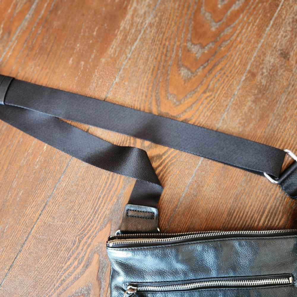 Margot Black Leather Crossbody Bag. - Picture 9 of 12